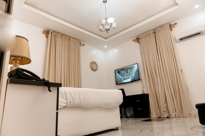 Executive Lodging